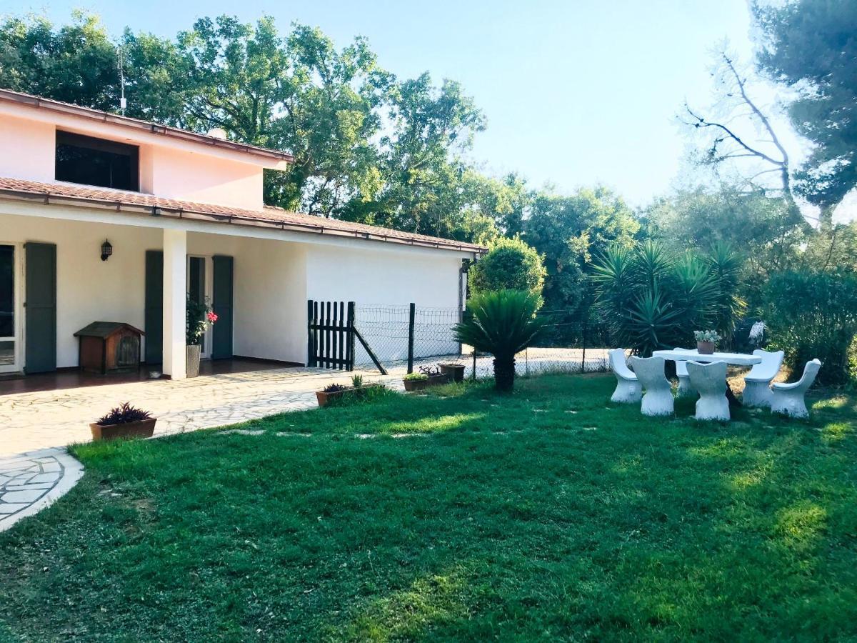 Semesterbostad 3 Bedrooms House With Jacuzzi Enclosed Garden And Wifi At Castel Di Decima *