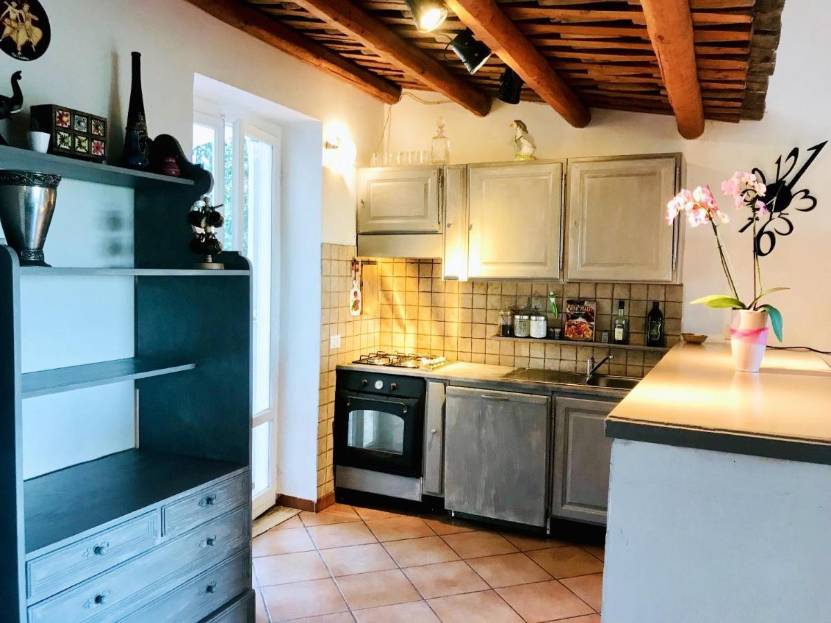 3 Bedrooms House With Jacuzzi Enclosed Garden And Wifi At Castel Di Decima Semesterbostad *