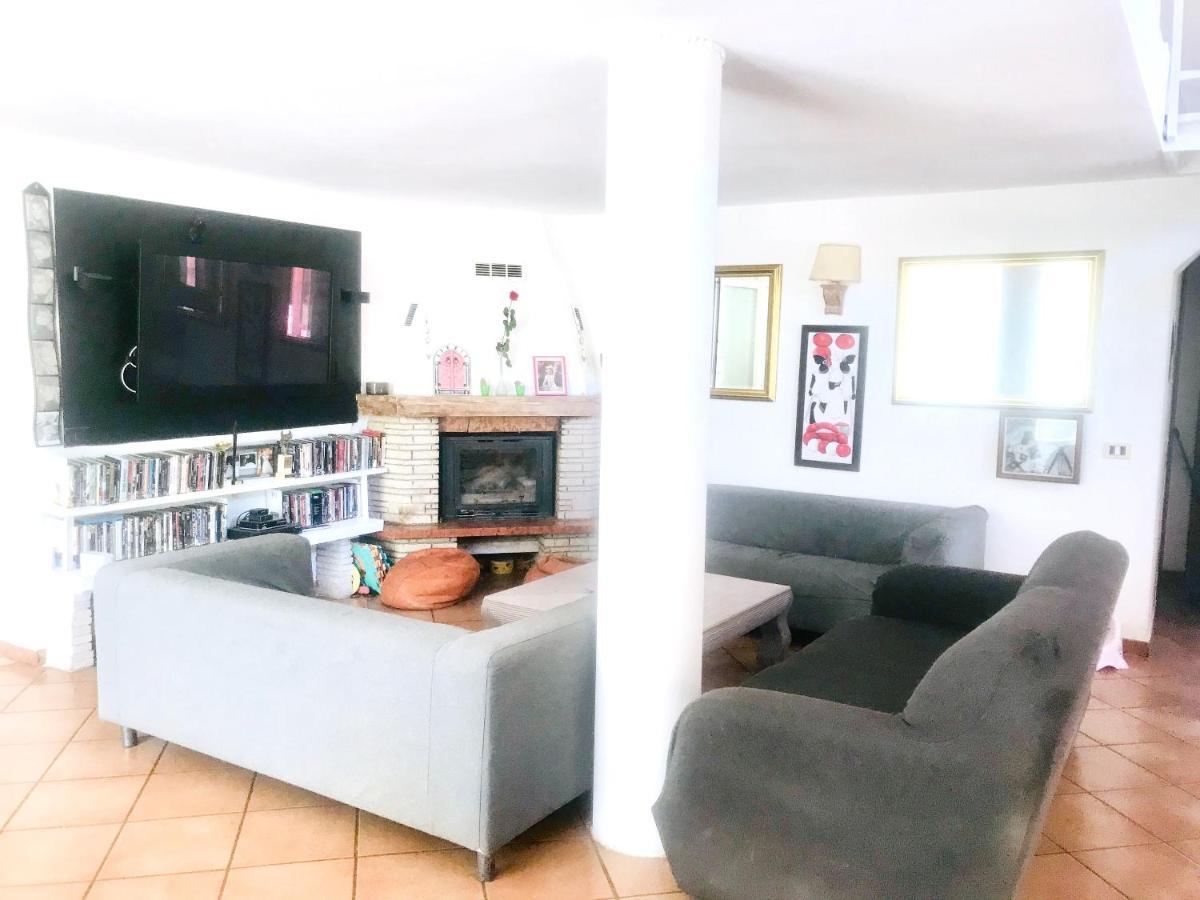 Ferienhaus 3 Bedrooms House With Jacuzzi Enclosed Garden And Wifi At Castel Di Decima *