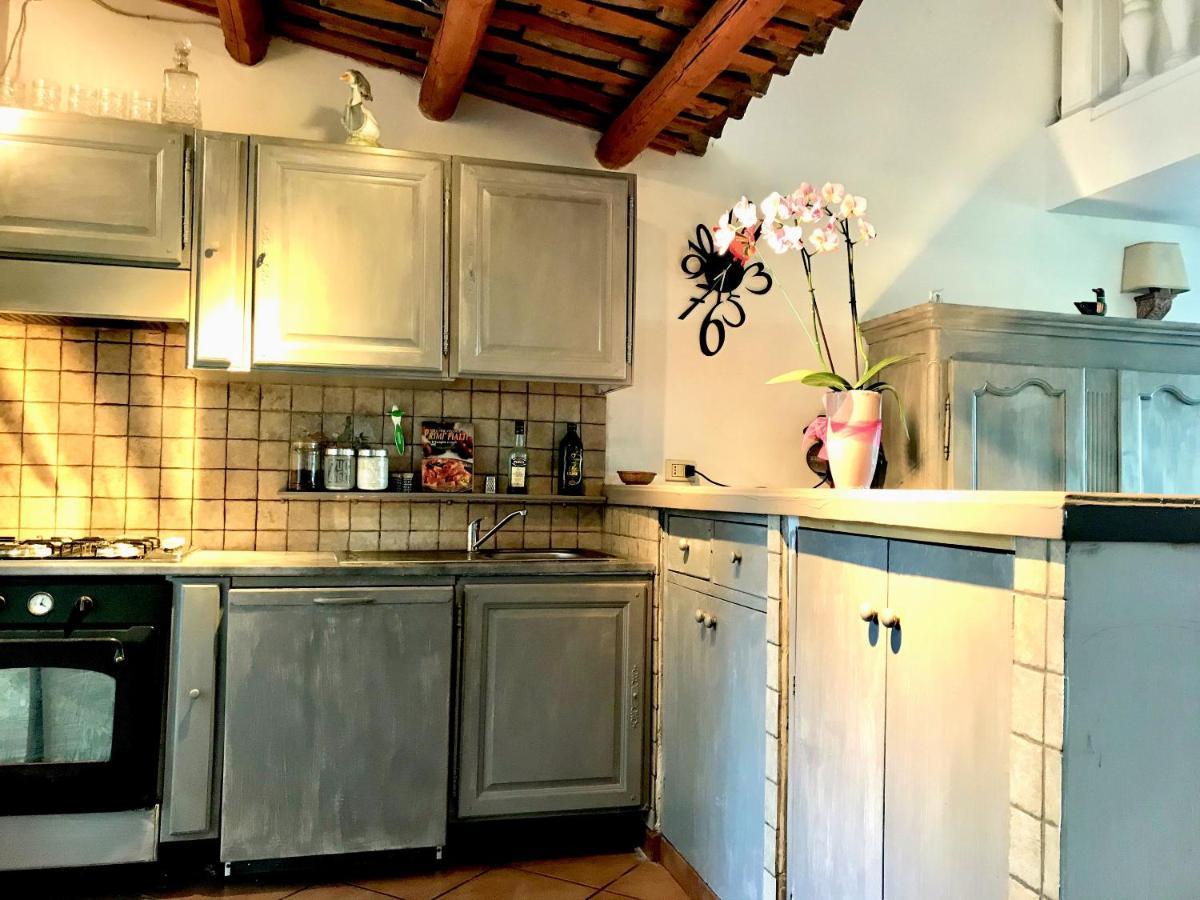 3 Bedrooms House With Jacuzzi Enclosed Garden And Wifi At Castel Di Decima * Rom