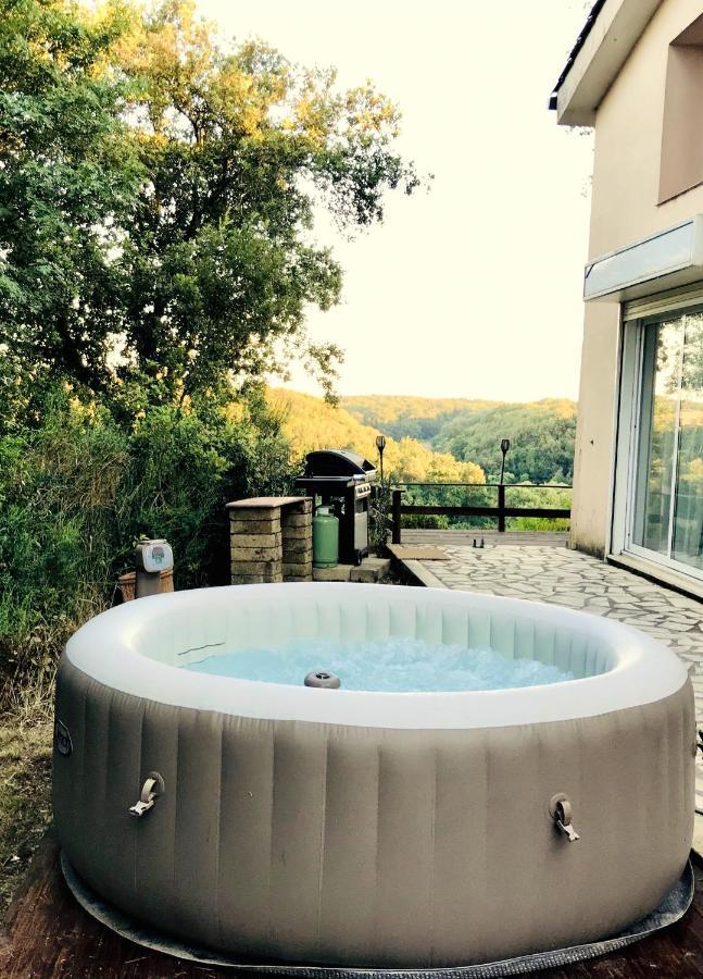 3 Bedrooms House With Jacuzzi Enclosed Garden And Wifi At Castel Di Decima Rom